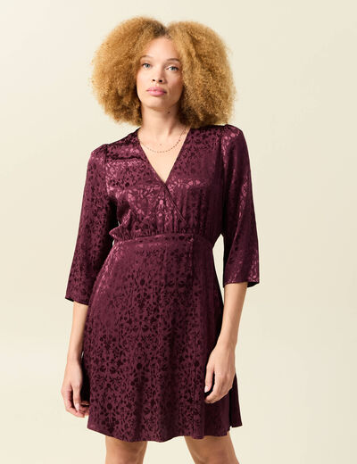 Robe &eacute;vas&eacute;e satin prune femme