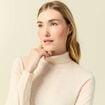 Pull fin col roul&eacute; manches longues creme femme