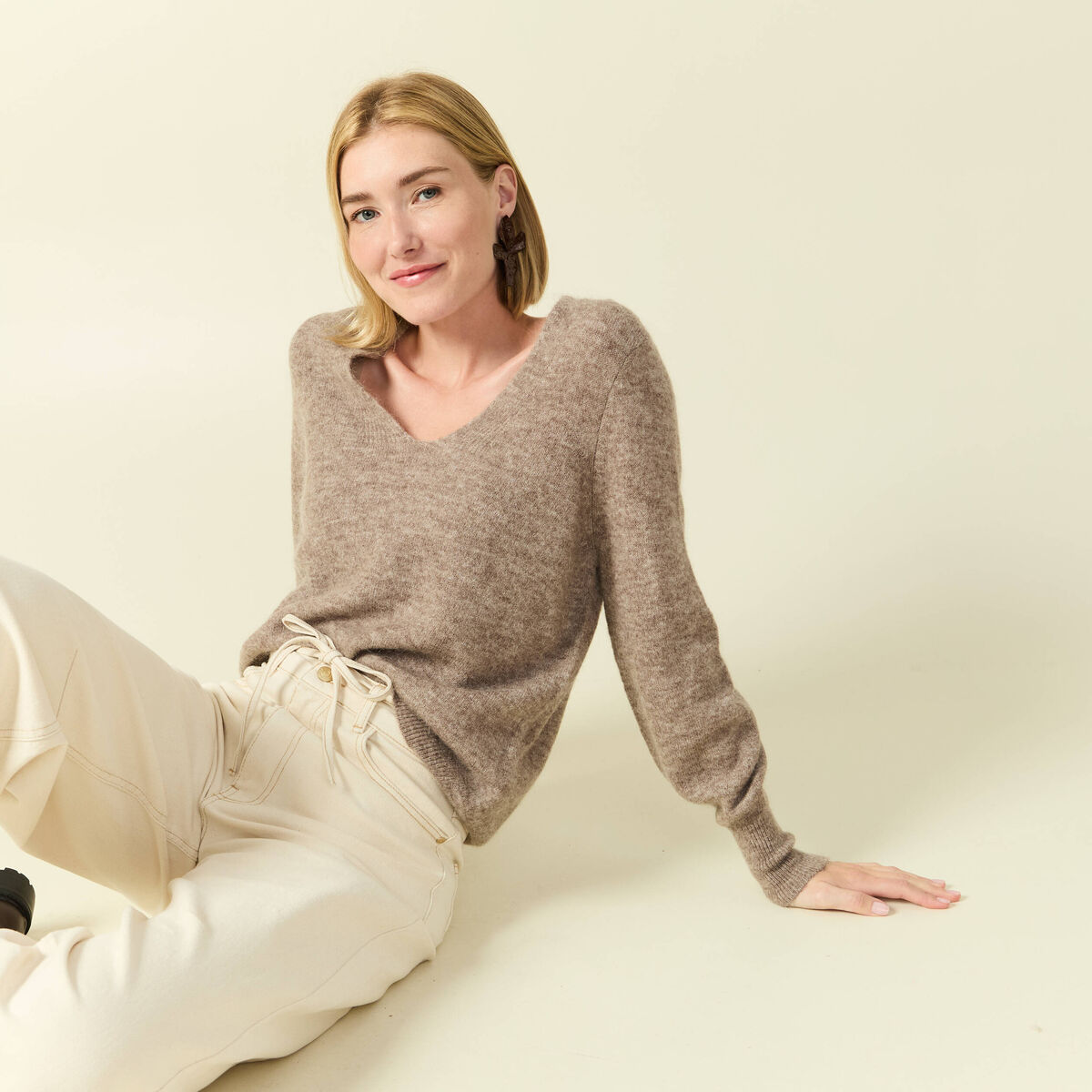 Pull col V manches longues marron clair femme