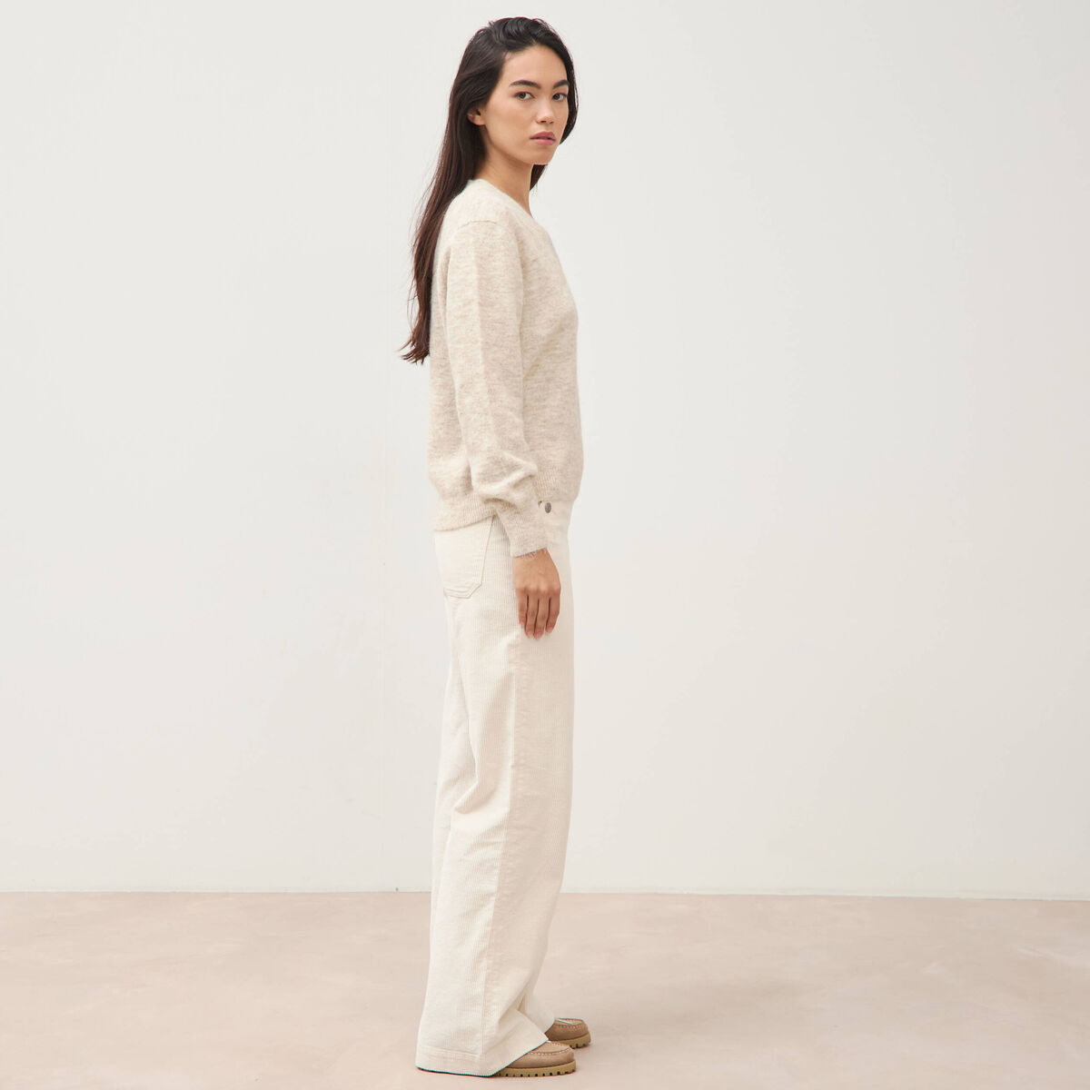 Pull col v manches longues creme femme