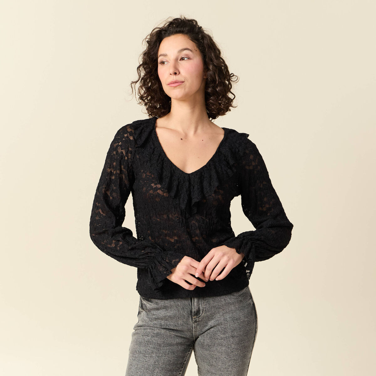 Blouse droite courte manches longues noir femme