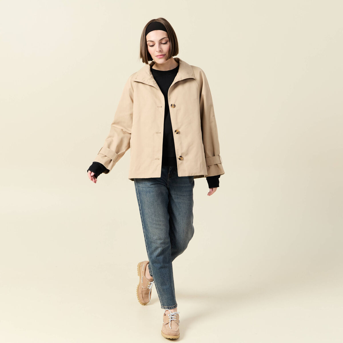 Trench droit court col montant beige femme