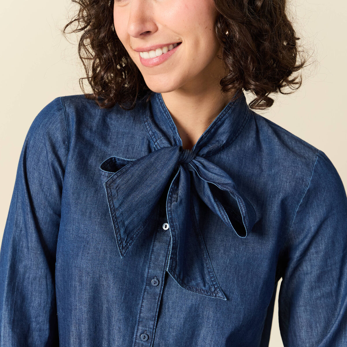 Chemise &agrave; pans manches longues en coton denim stone femme