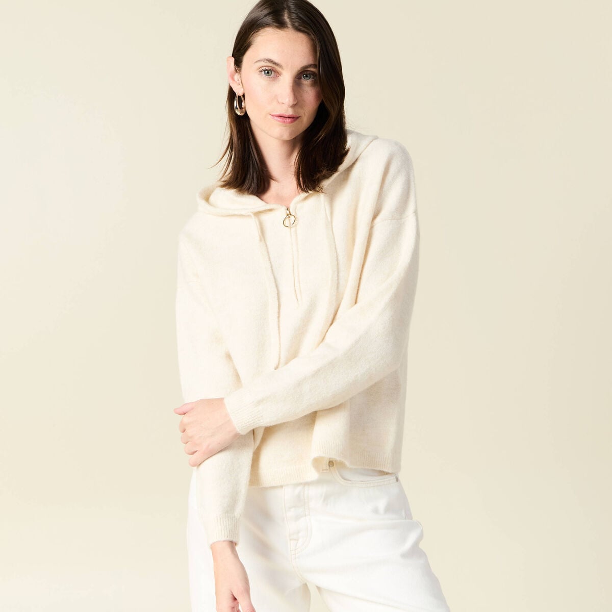 Pull &agrave; capuche zipp&eacute; creme femme
