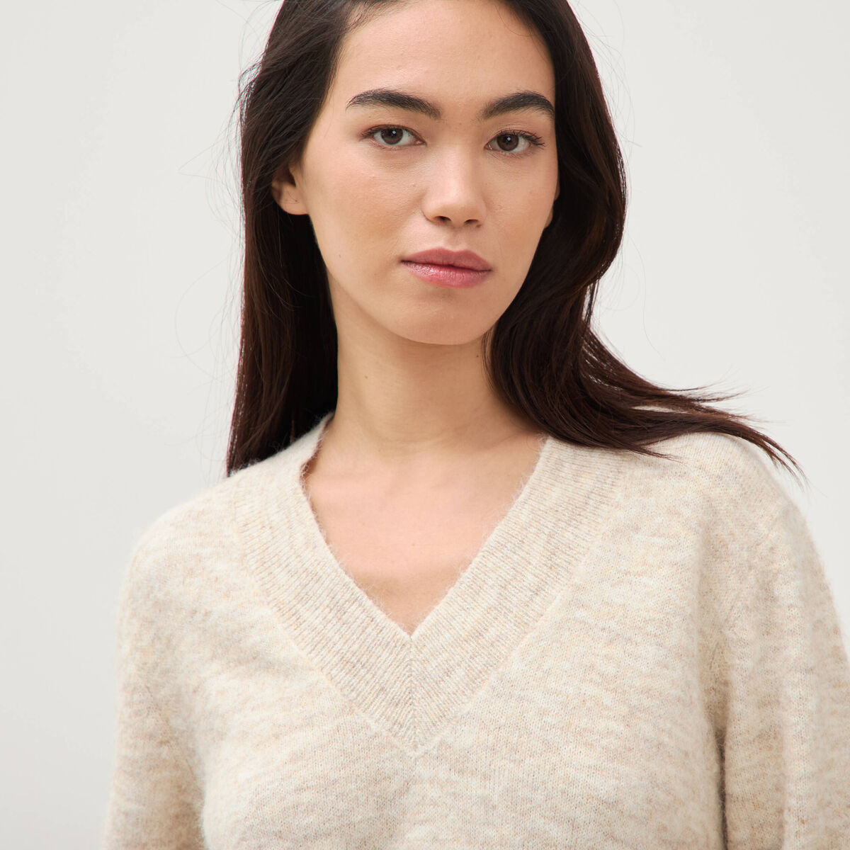 Pull col v manches longues creme femme