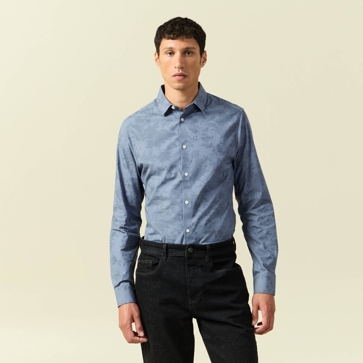 Chemise cintr&eacute;e en coton manches longues bleu homme
