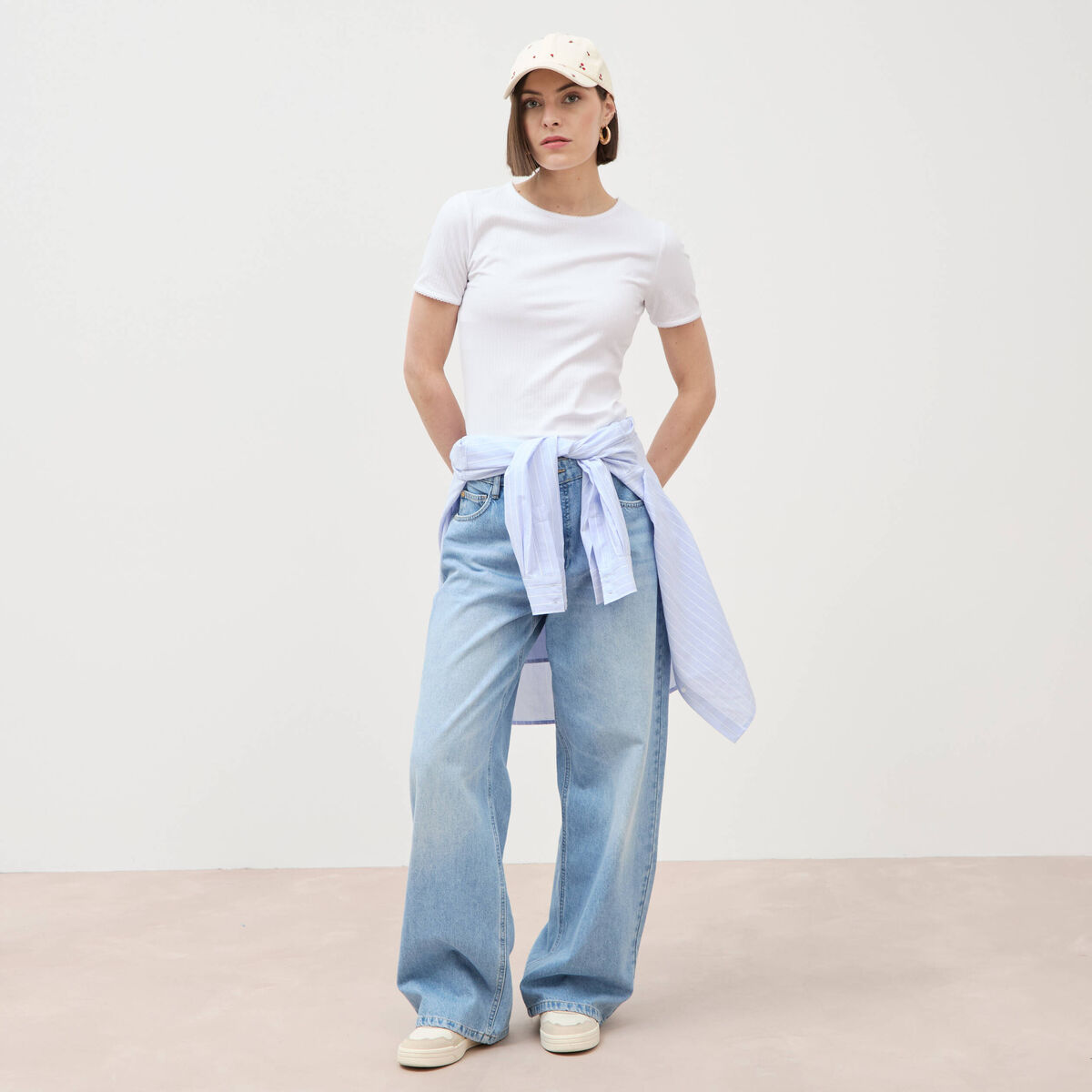 Jeans loose taille standard en coton denim bleach femme