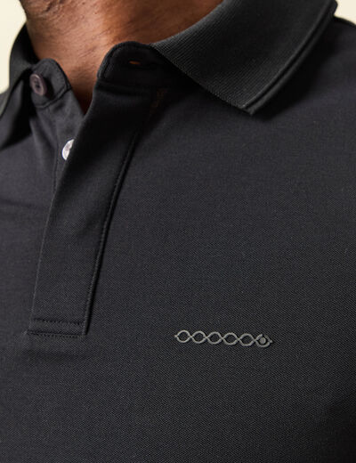 Polo cintr&eacute; manches courtes col polo noir homme