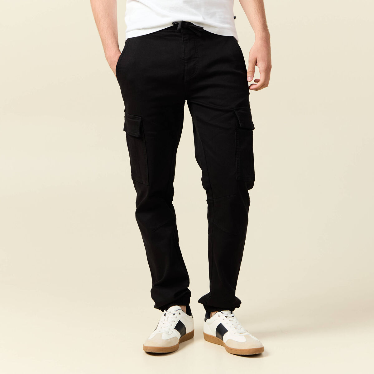 Pantalon battle bas resserr&eacute; noir homme
