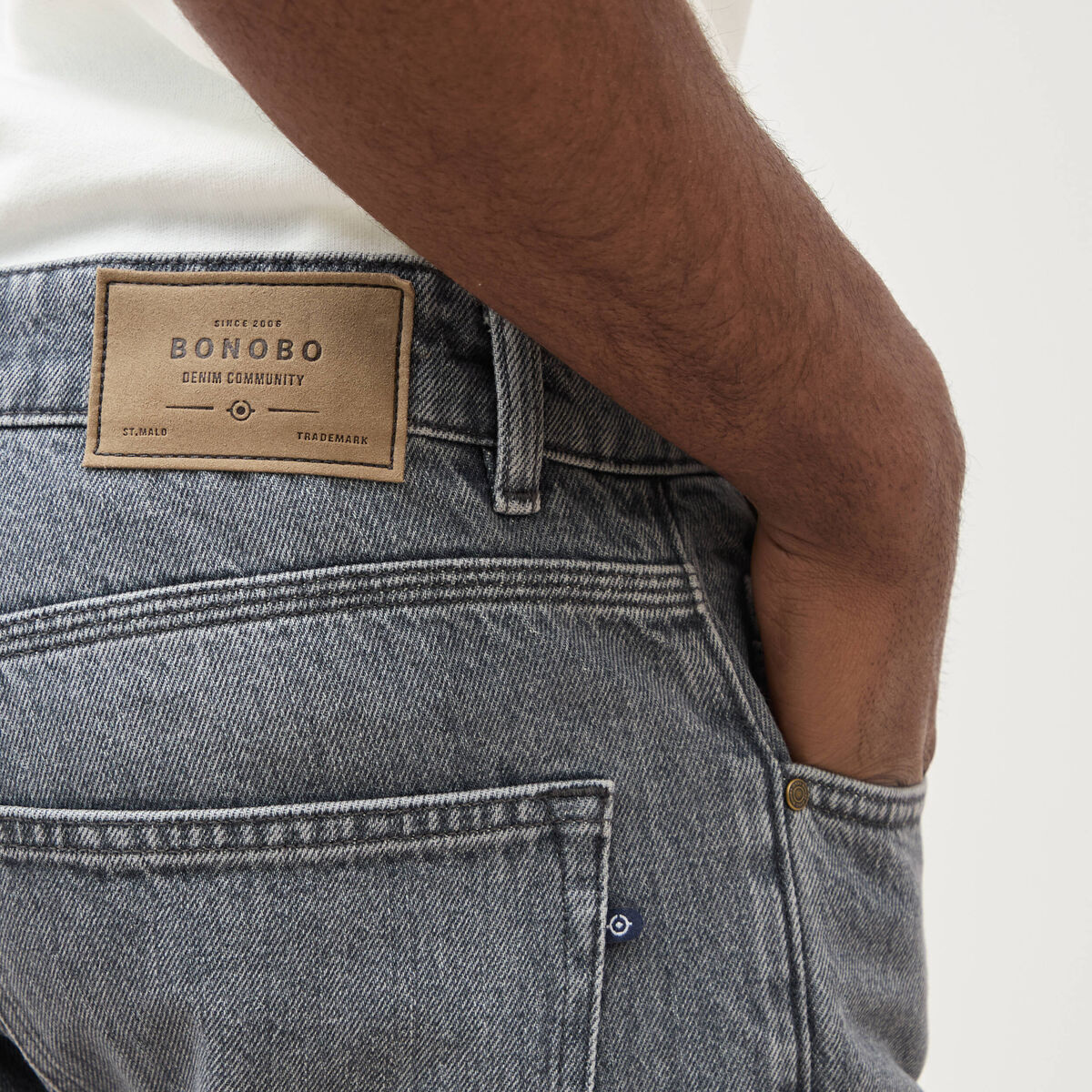 Jeans straight longueur 32 en coton bleu gris homme