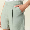 Short droit avec pinces vert kaki femme