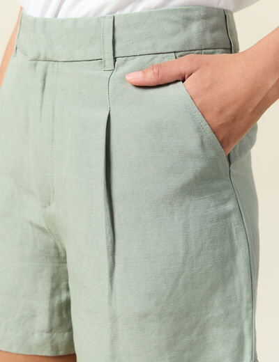 Short droit avec pinces vert kaki femme