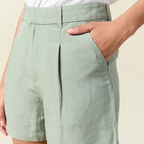 short droit avec pinces vert kaki femme Short droit avec pinces vert kaki femme