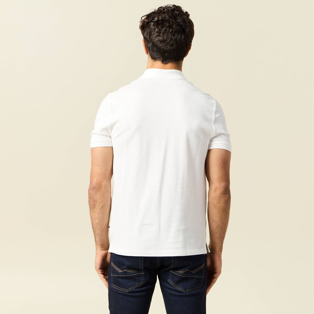 Polo cintré manches courtes en coton ecru homme