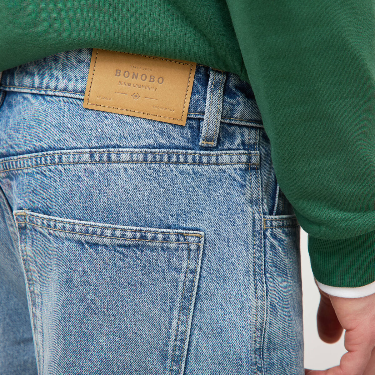 Jeans large longueur 34 en coton denim bleach homme