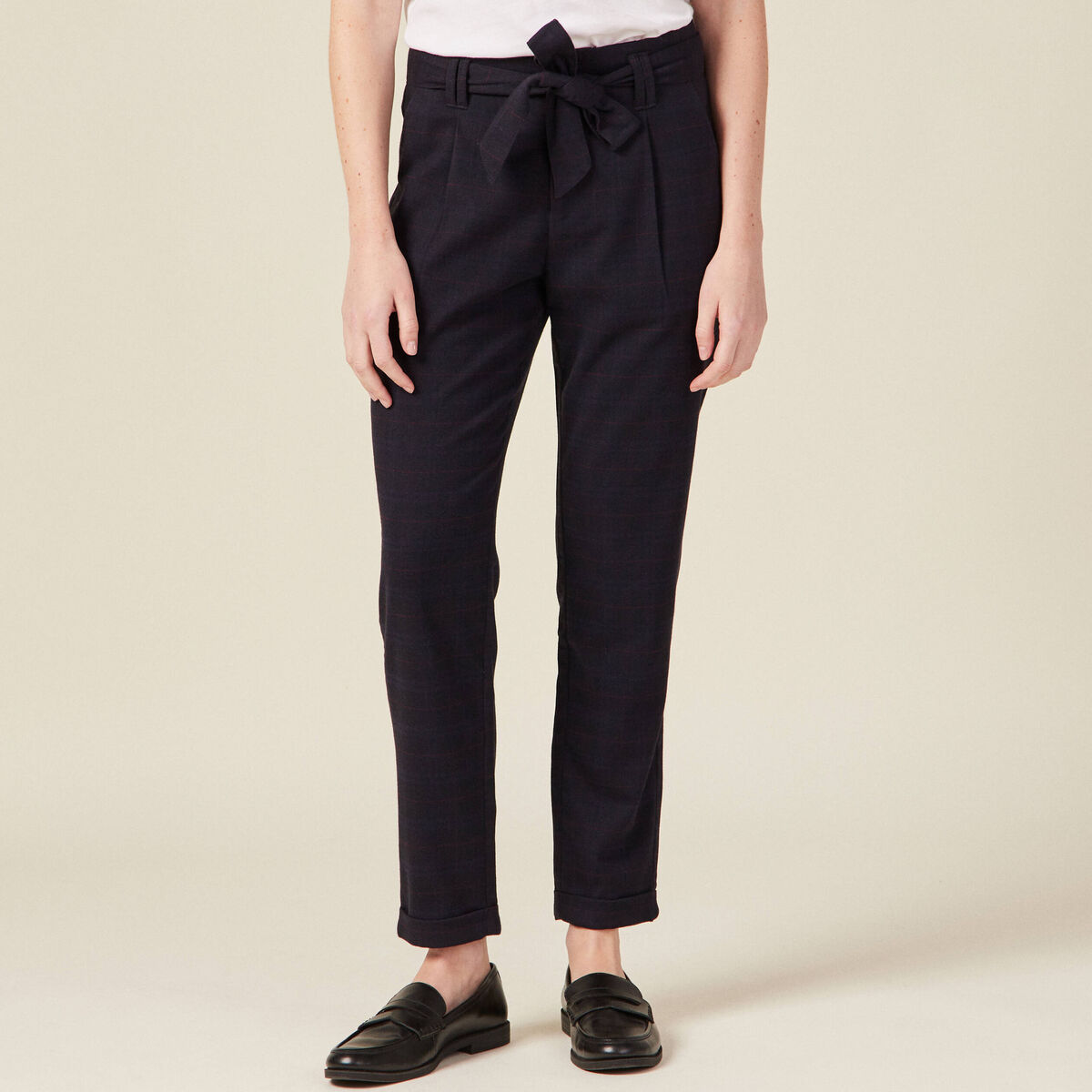 Pantalon carotte ceinturé bleu marine femme