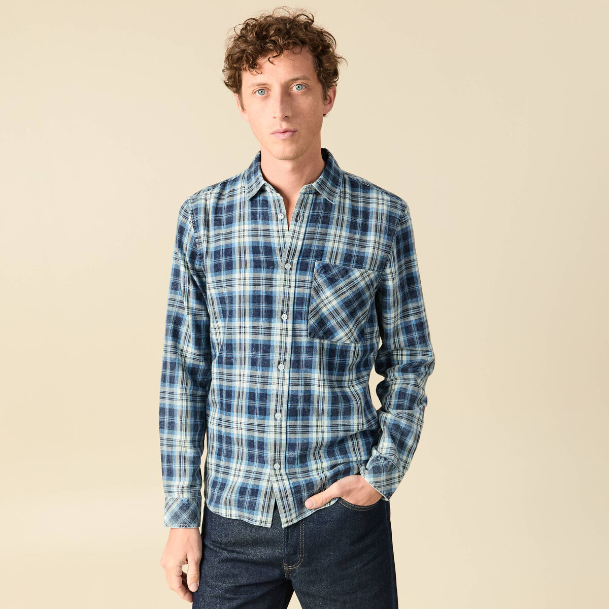Chemise droite courte en coton bleu fonc&eacute; homme
