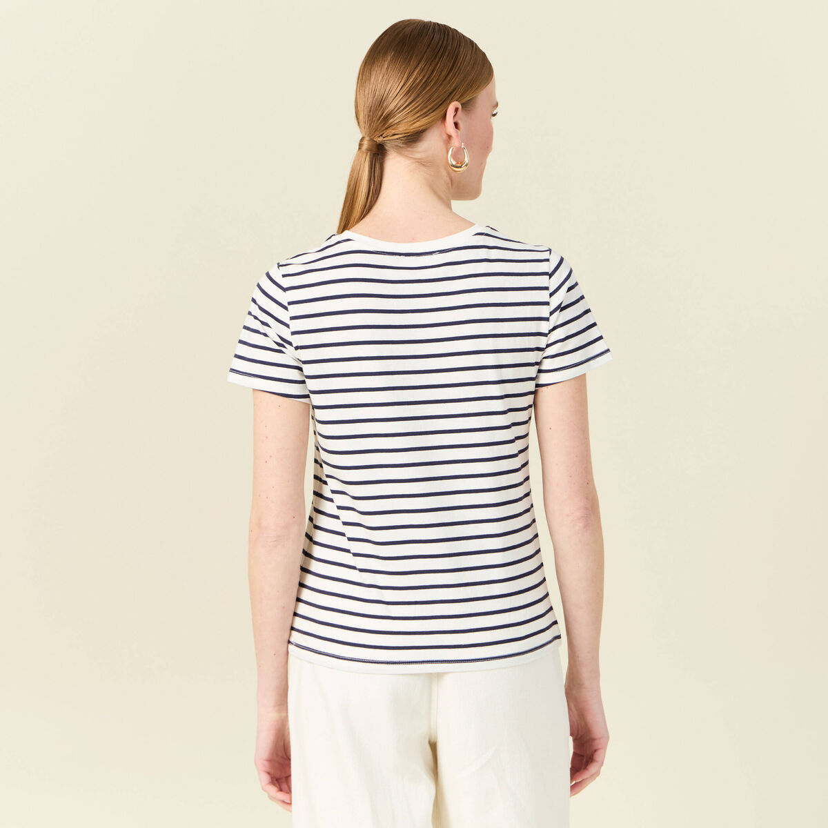 T-shirt cintr&eacute; col rond manches courtes ecru femme