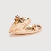 Broche couleur or femme