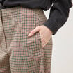 Pantalon barrel bas resserr&eacute; &agrave; carreaux ficelle femme