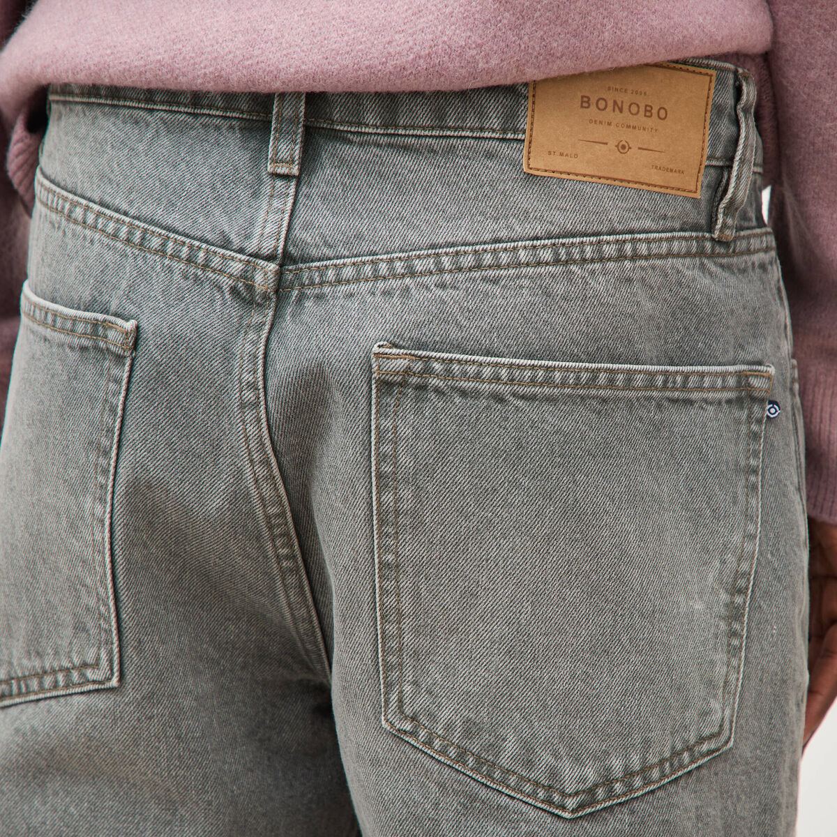 Jeans straight longueur 32 en coton denim gris homme