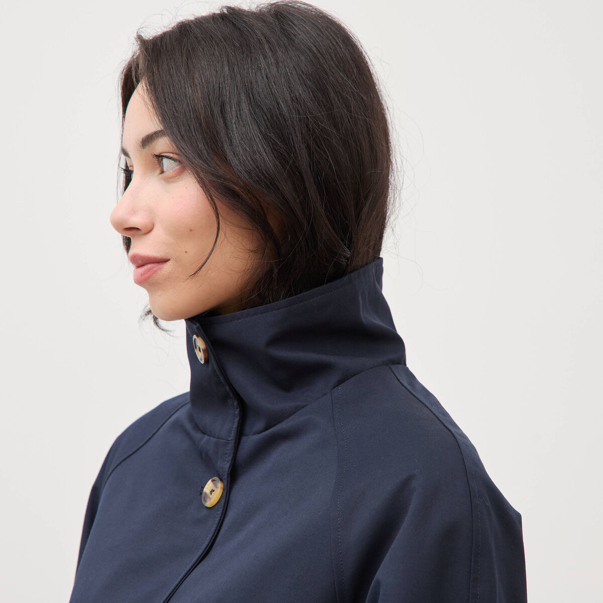 Trench droit court col montant bleu fonc&eacute; femme