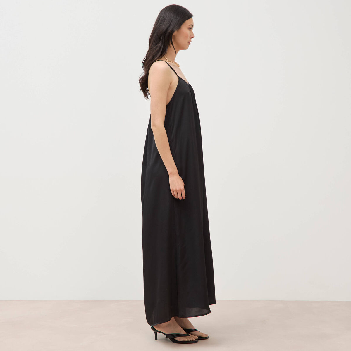 Robe bretelle satin&eacute;e col rond noir femme