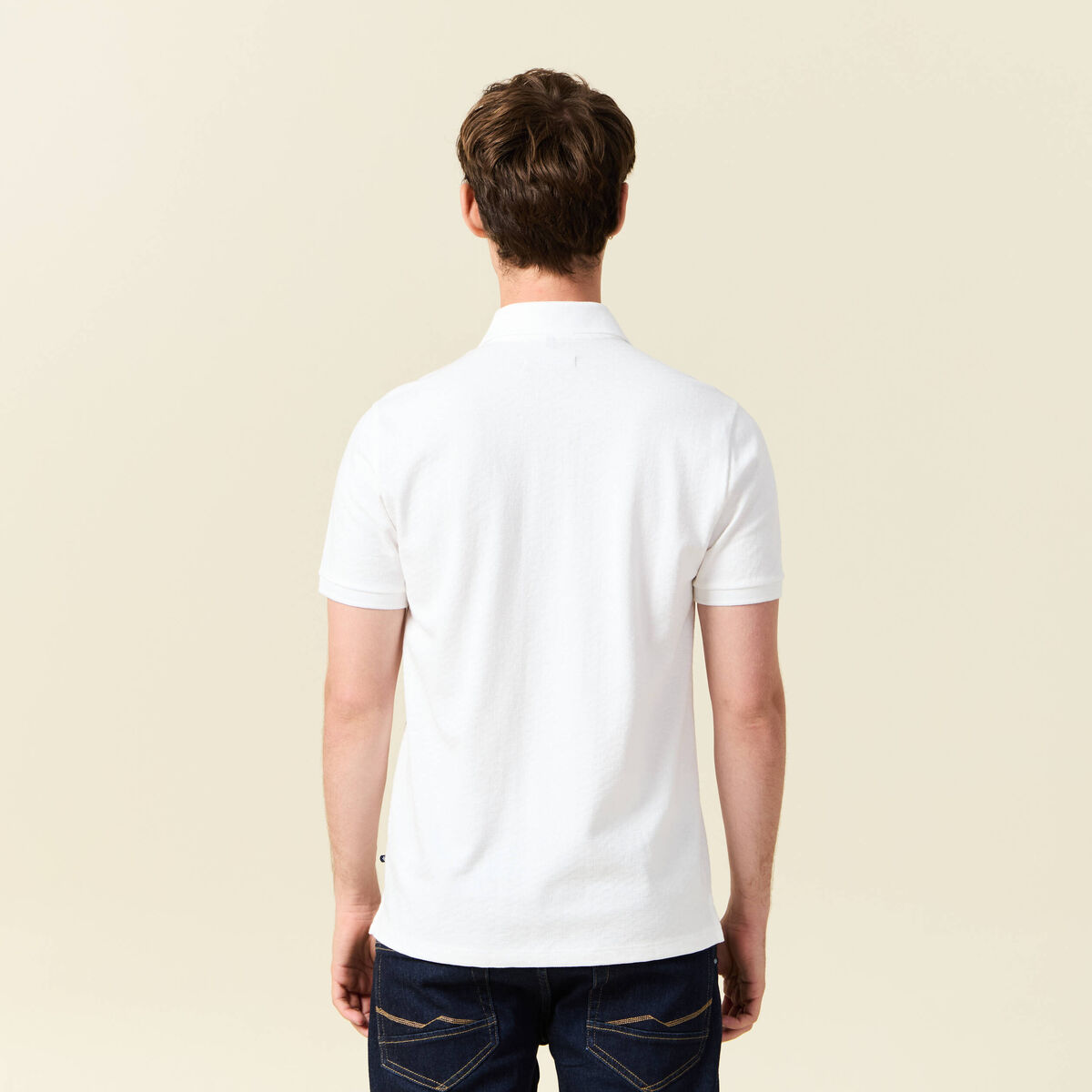 Polo cintr&eacute; en coton manches courtes blanc homme
