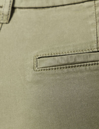 Short chino éco-responsable vert kaki femme