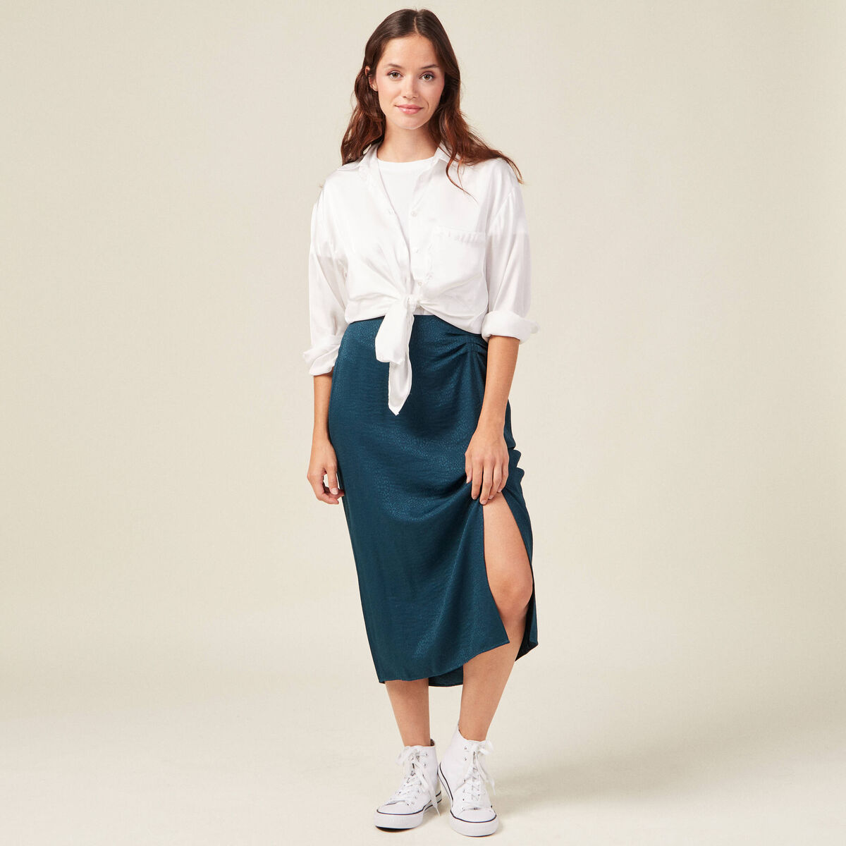 Jupe midi droite fendue satin bleu canard femme