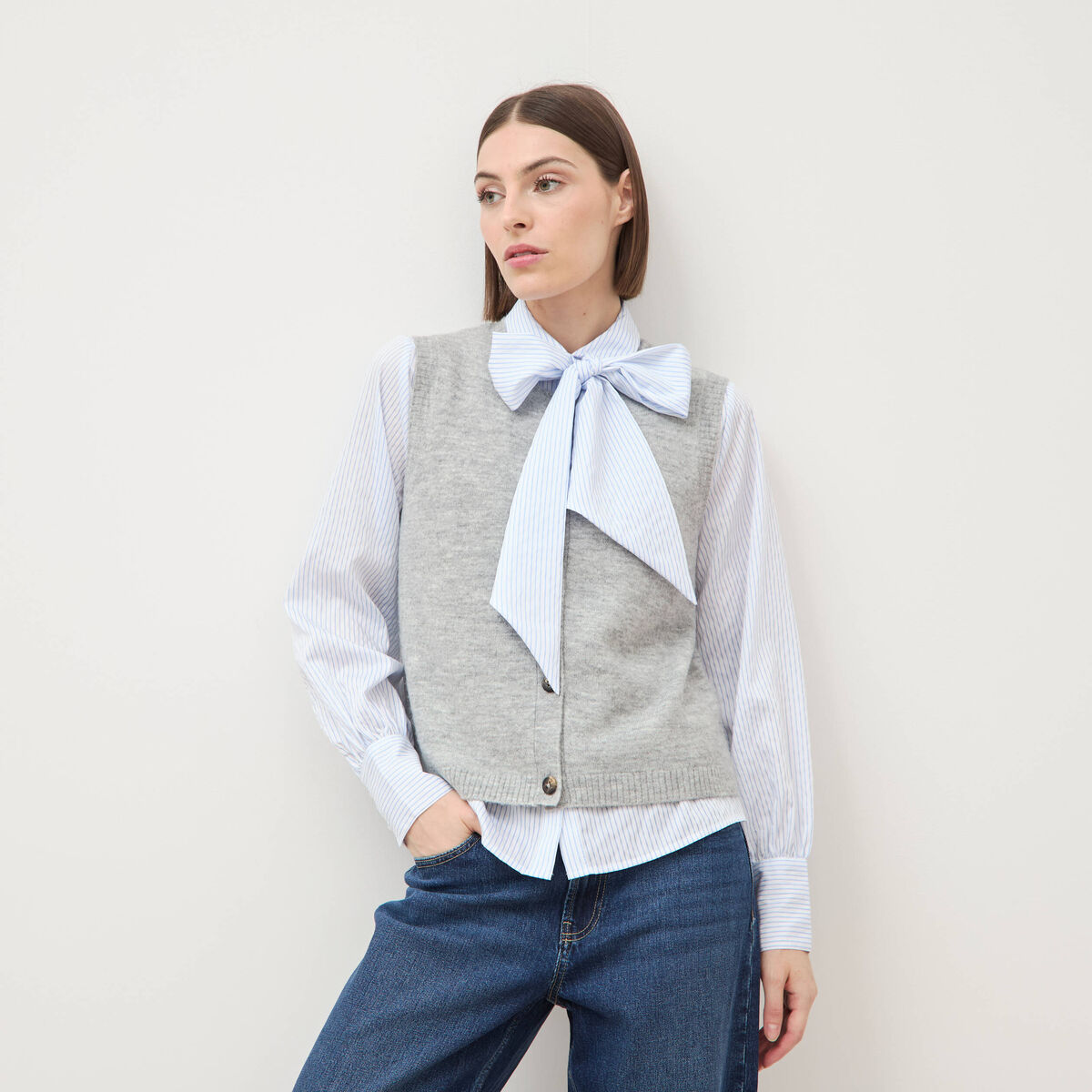 Pull droit court sans manches col rond gris femme