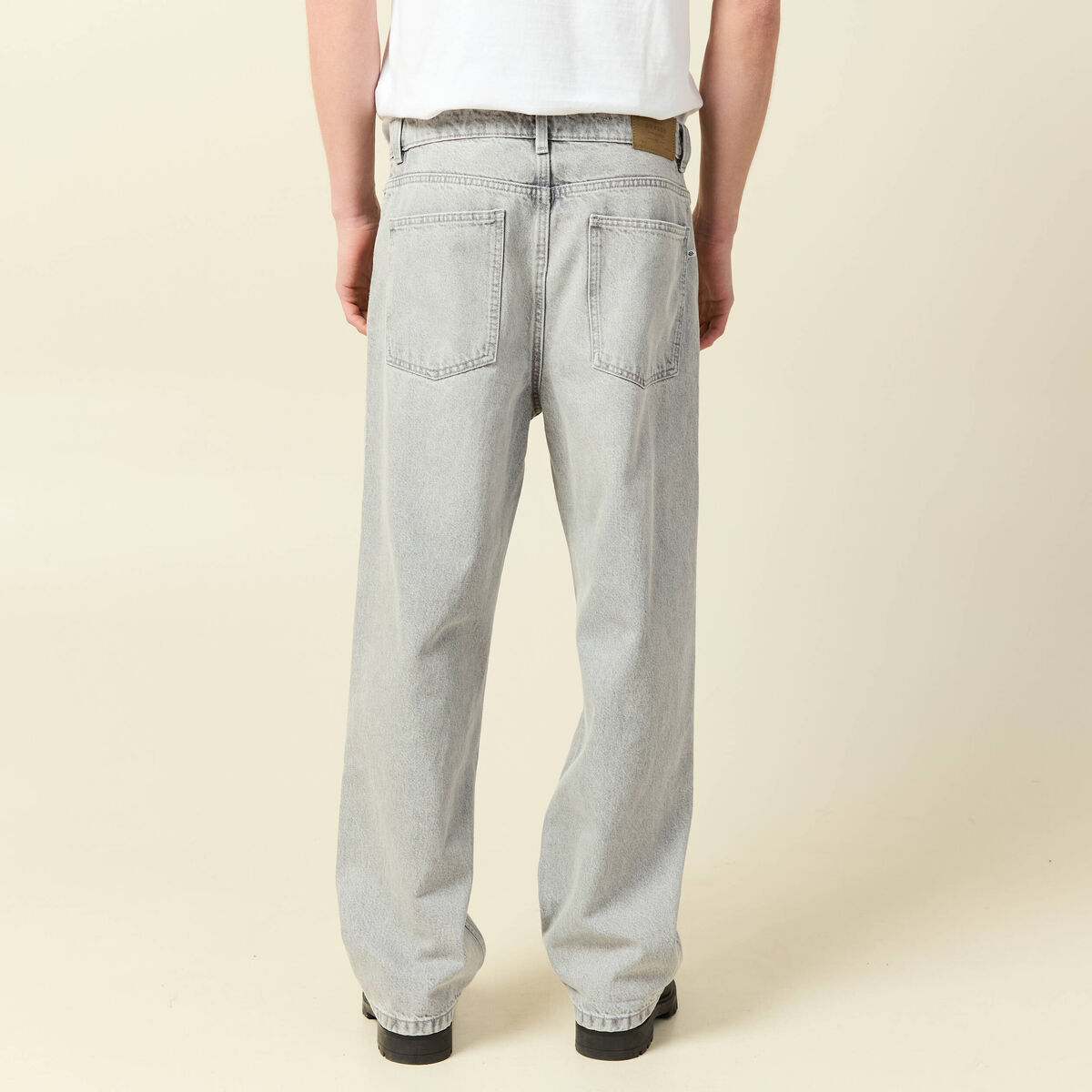 Jeans large 5 poches longueur 32 denim gris clair homme