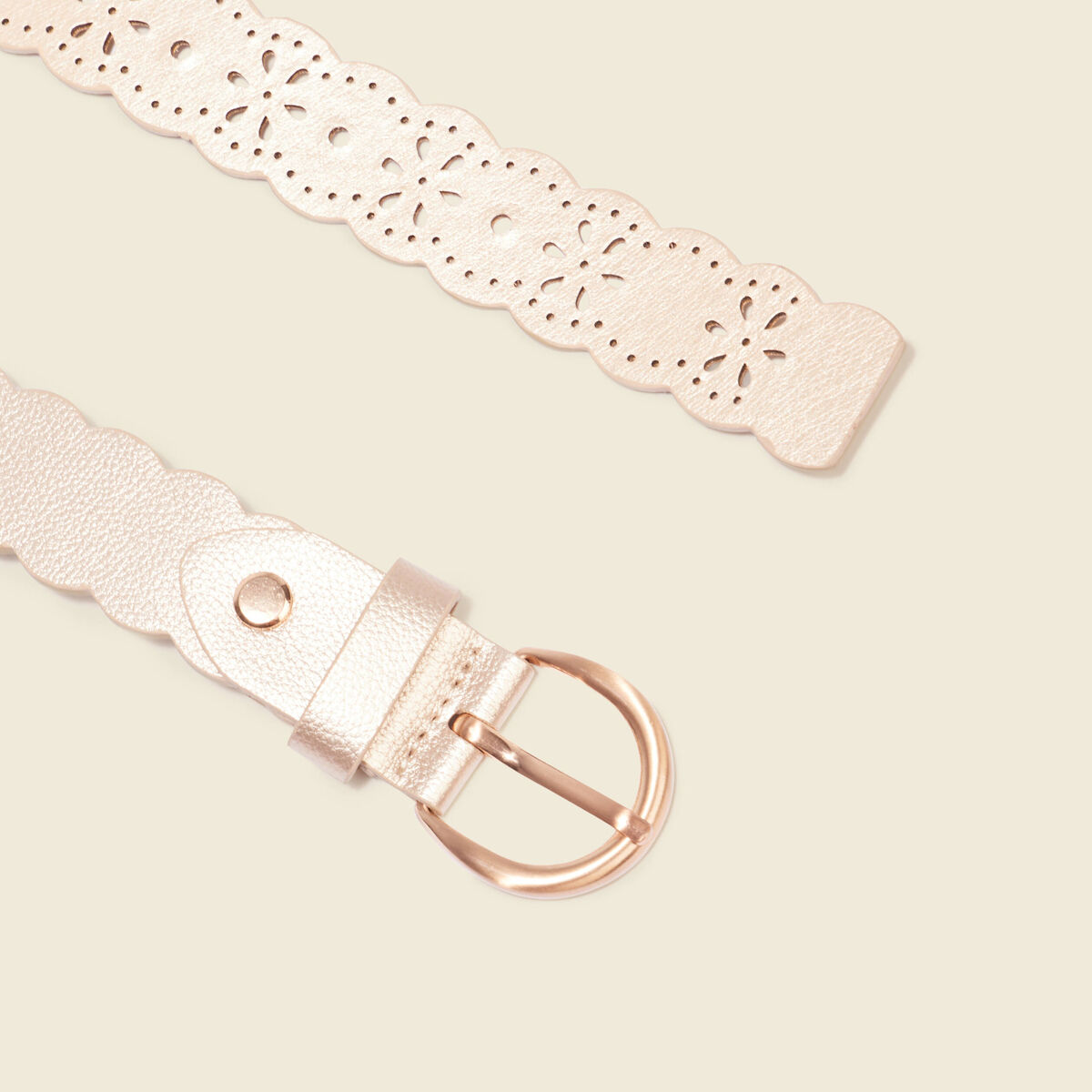 Ceinture perforée couleur or femme