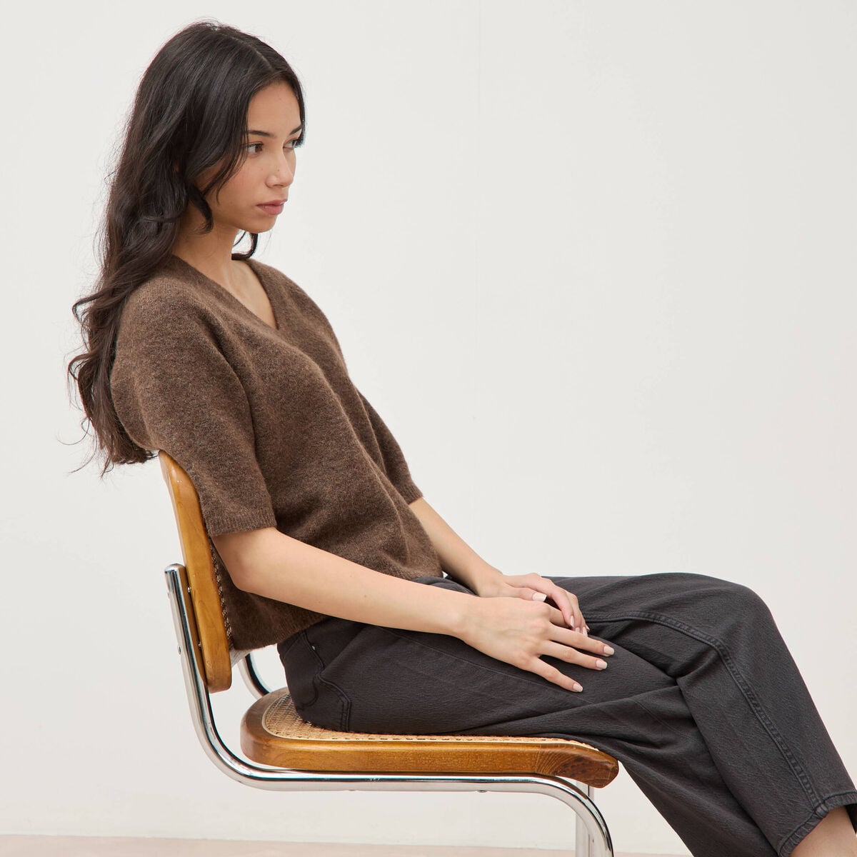 Pull droit court col v manches courtes marron femme