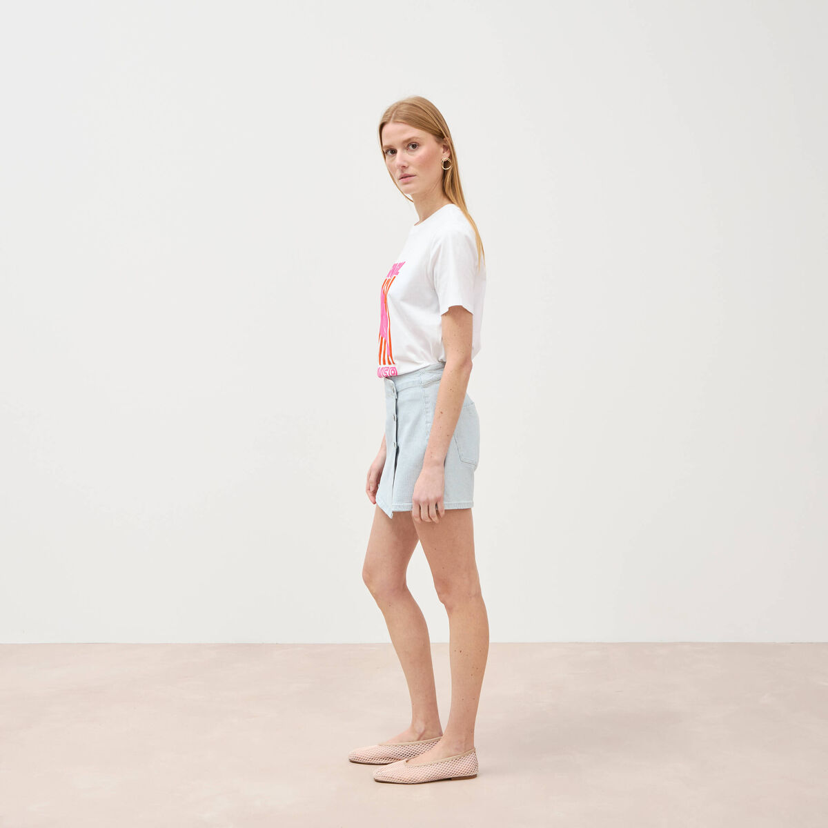Jupe-short taille haute en jeans denim bleach femme