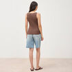 D&eacute;bardeur cintr&eacute; d&eacute;collet&eacute; sans manches marron femme