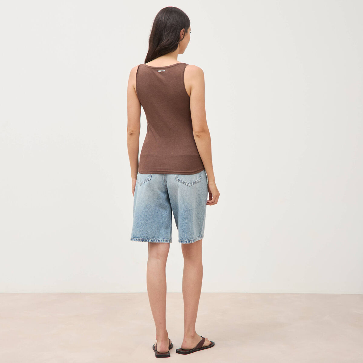 D&eacute;bardeur cintr&eacute; d&eacute;collet&eacute; sans manches marron femme