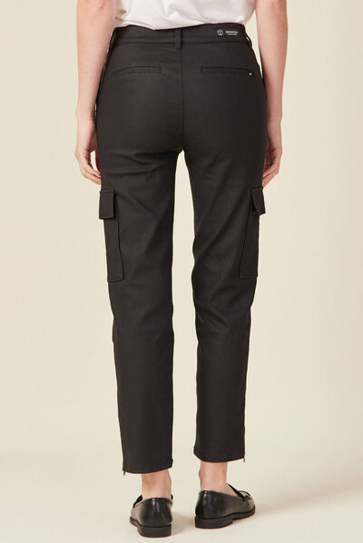 Jeans cargo 7/8ème enduit denim noir enduit femme