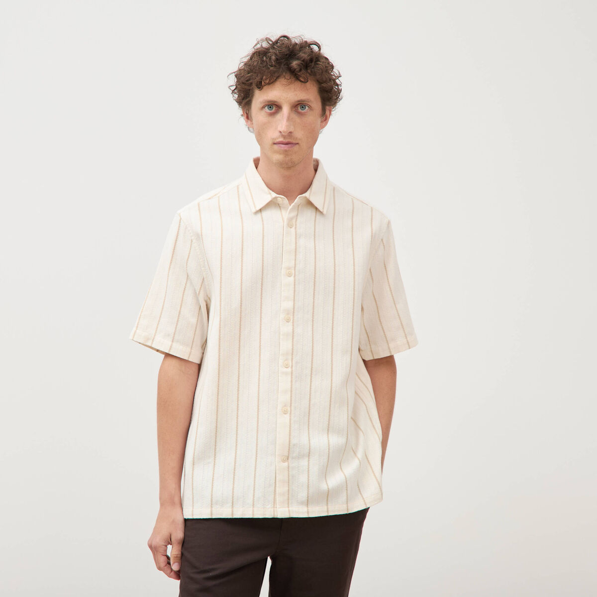 Chemise ray&eacute;e manches courtes ecru homme