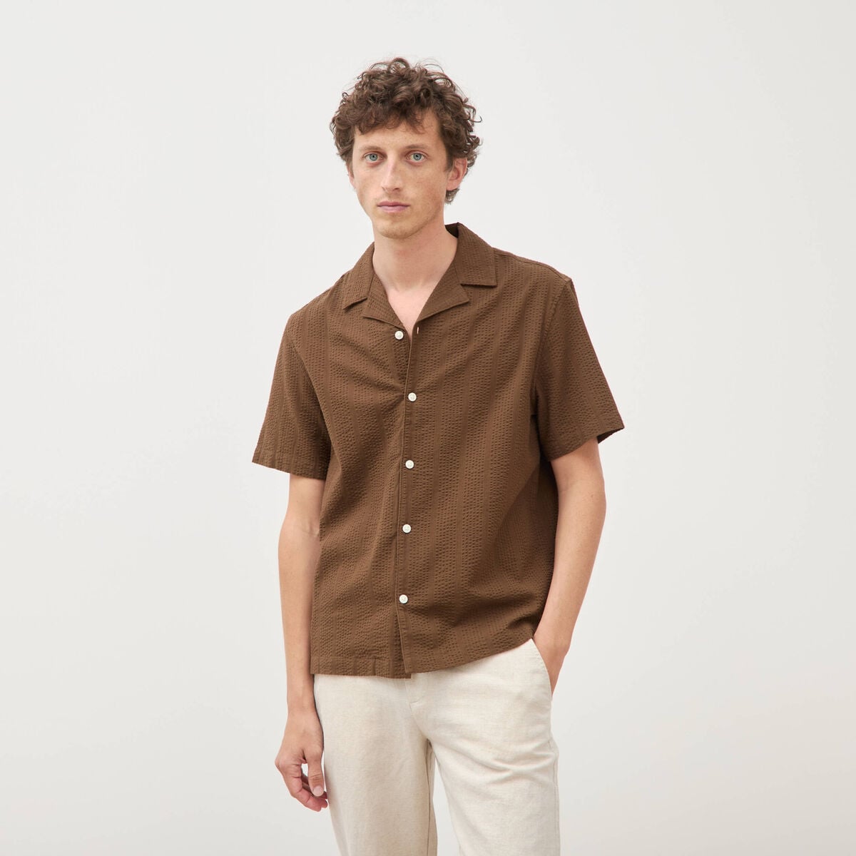 Chemise manches courtes col tailleur taupe homme