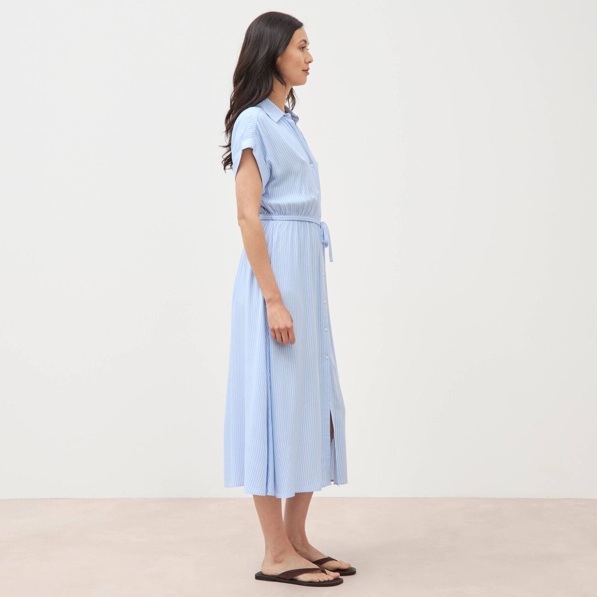 Robe longue &eacute;vas&eacute;e ceintur&eacute;e bleu clair femme