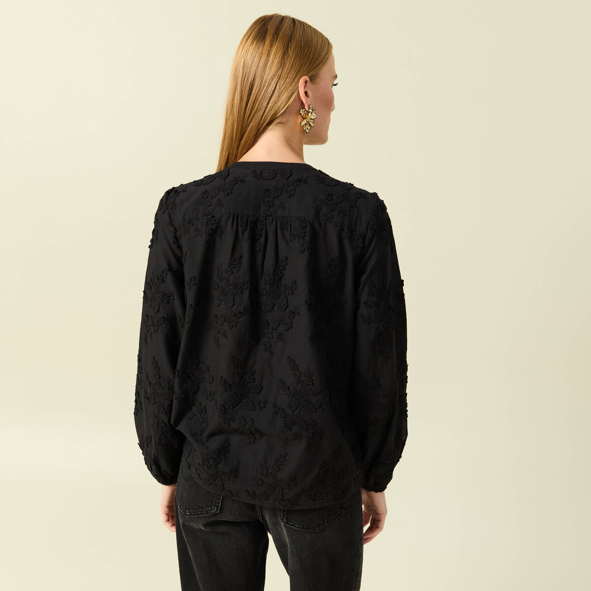 Chemise col rond manches longues brod&eacute;e noir femme