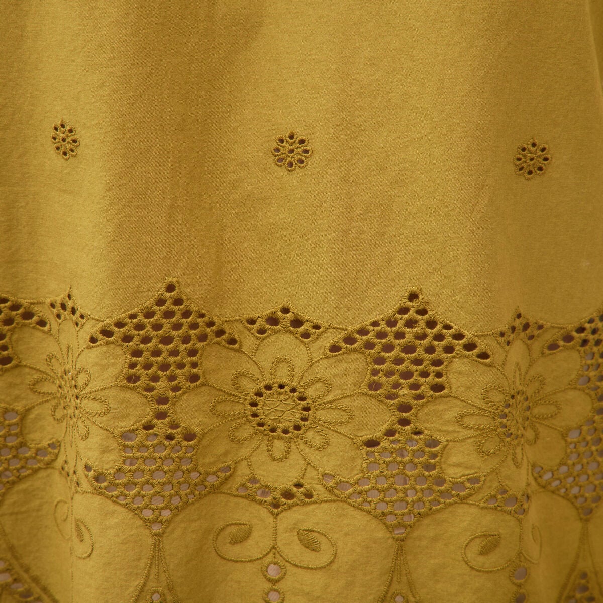 Blouse en coton manches courtes dentelle vert kaki femme