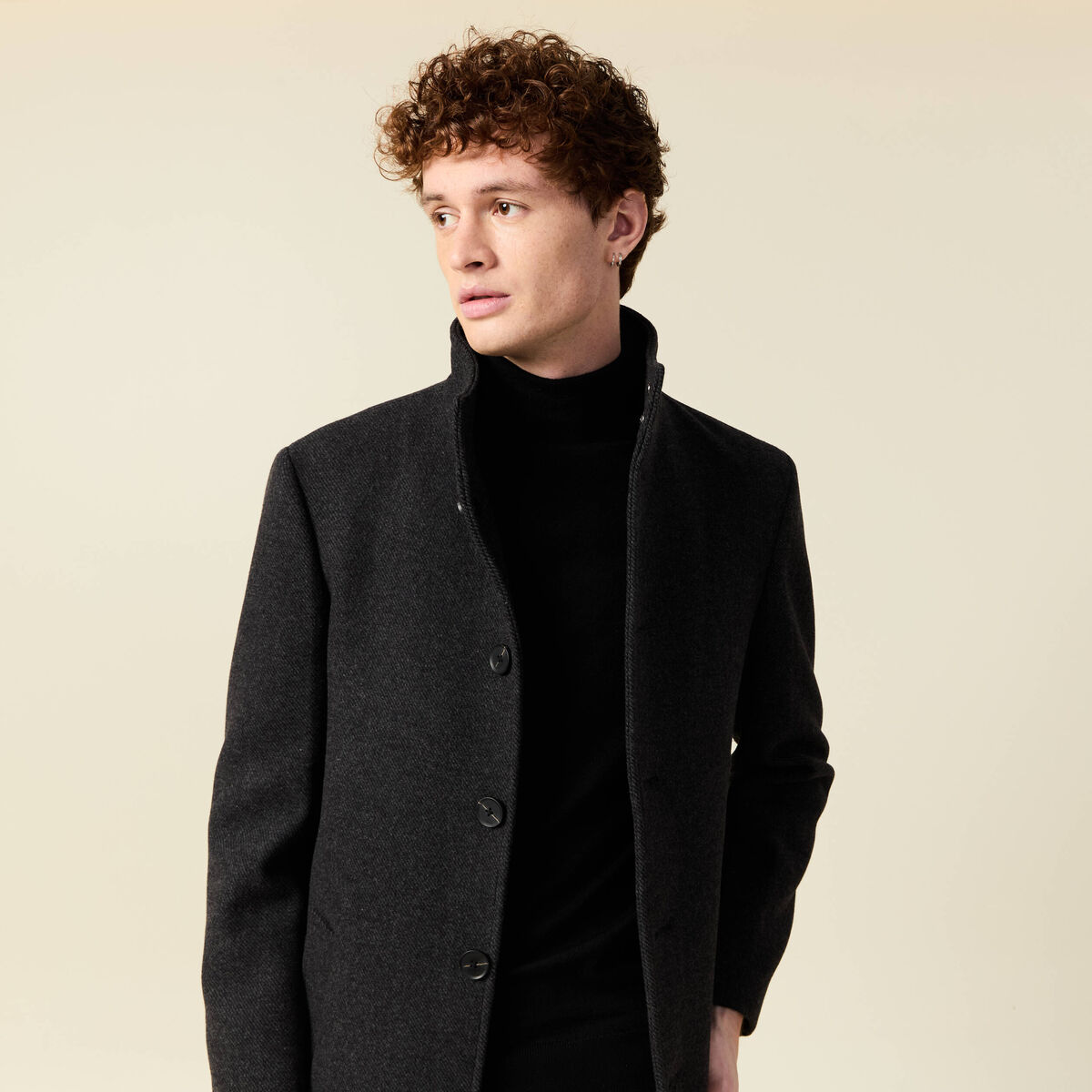 Manteau droit long col montant noir homme