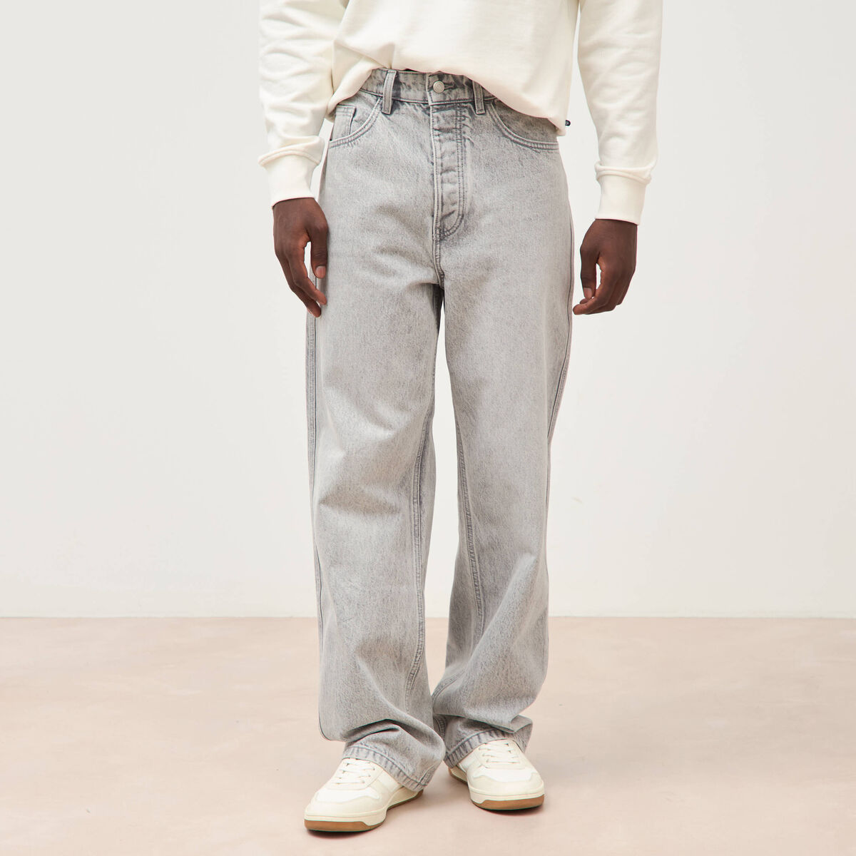 Jeans loose longueur 34 en coton denim gris clair homme
