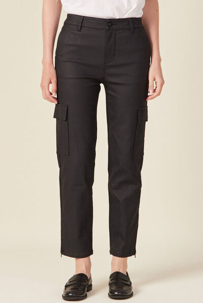 Jeans cargo 7/8ème enduit denim noir enduit femme