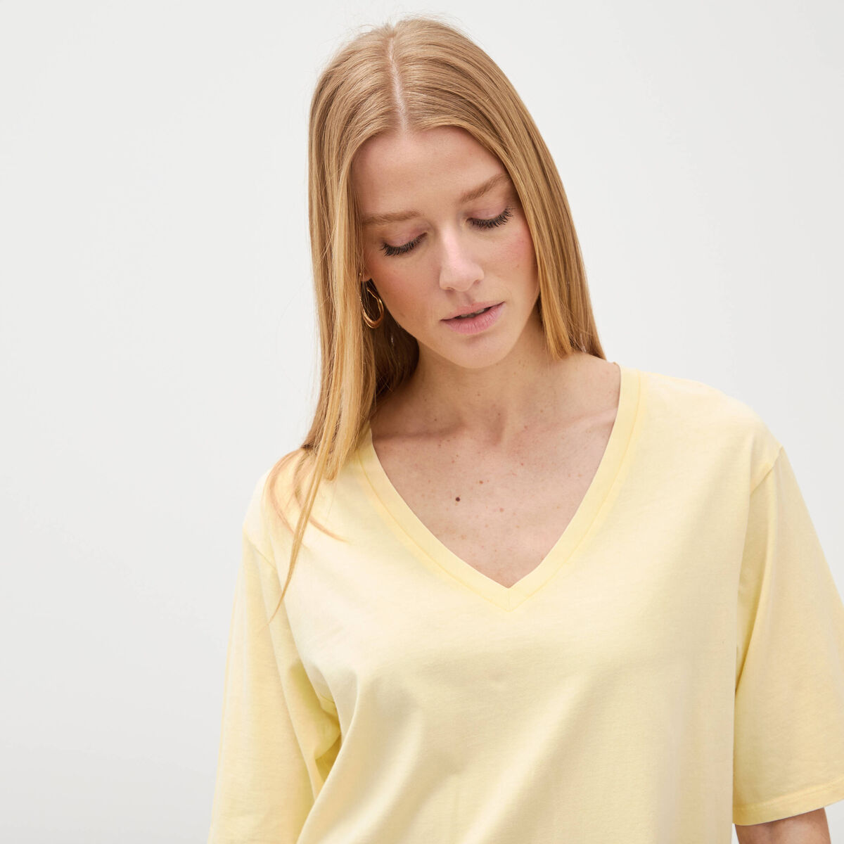 T-shirt col v manches courtes en coton jaune clair femme