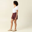 Short droit avec pinces bordeaux femme