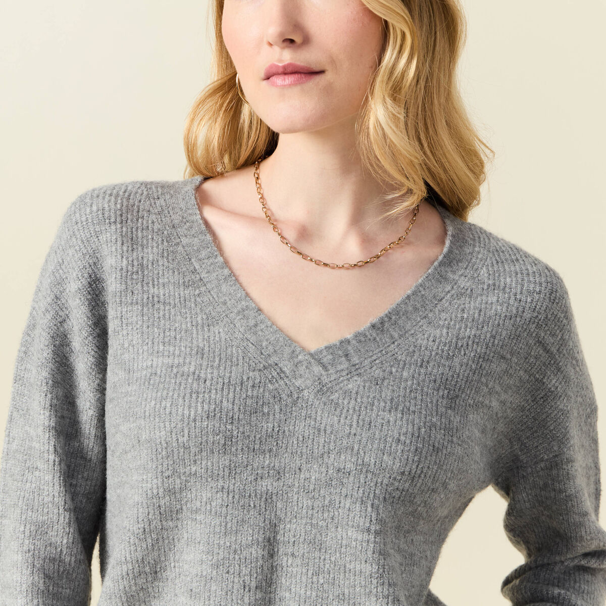 Pull manches longues col en V gris clair femme