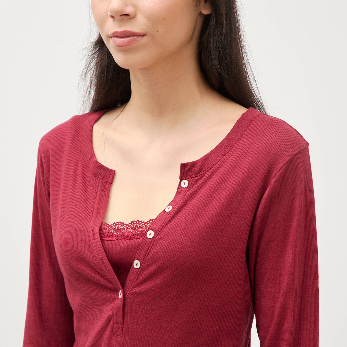 T-shirt cintr&eacute; manches longues rouge fonc&eacute; femme